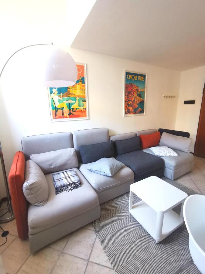 Old Town Apartment With Terrace - Live Love Lake Πεσκιέρα ντελ Γκάρντα Εξωτερικό φωτογραφία