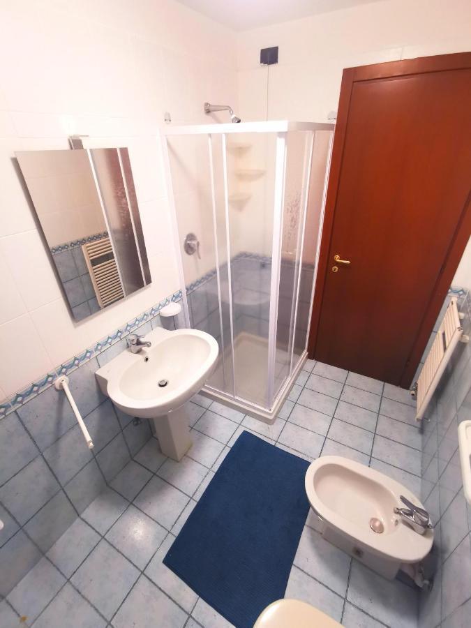 Old Town Apartment With Terrace - Live Love Lake Πεσκιέρα ντελ Γκάρντα Εξωτερικό φωτογραφία