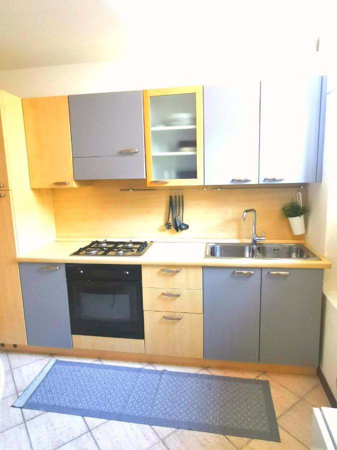 Old Town Apartment With Terrace - Live Love Lake Πεσκιέρα ντελ Γκάρντα Εξωτερικό φωτογραφία