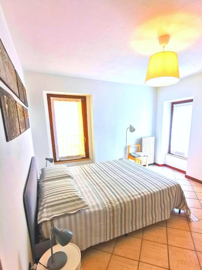 Old Town Apartment With Terrace - Live Love Lake Πεσκιέρα ντελ Γκάρντα Εξωτερικό φωτογραφία