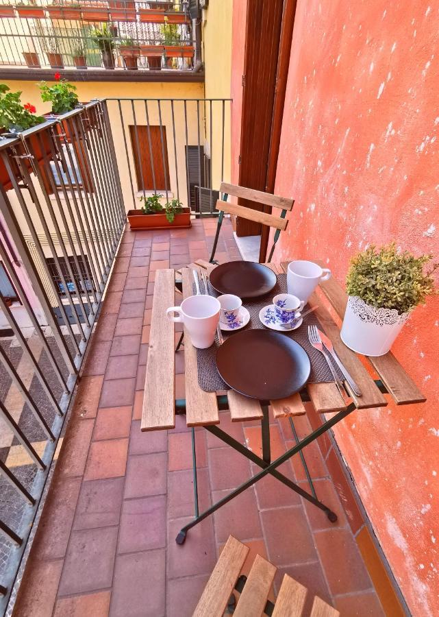 Old Town Apartment With Terrace - Live Love Lake Πεσκιέρα ντελ Γκάρντα Εξωτερικό φωτογραφία