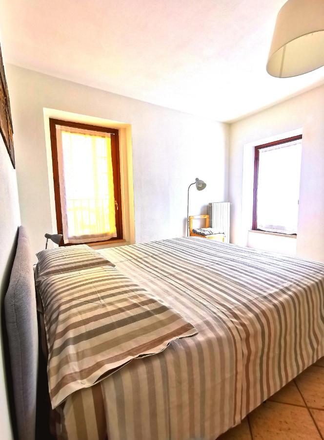 Old Town Apartment With Terrace - Live Love Lake Πεσκιέρα ντελ Γκάρντα Εξωτερικό φωτογραφία