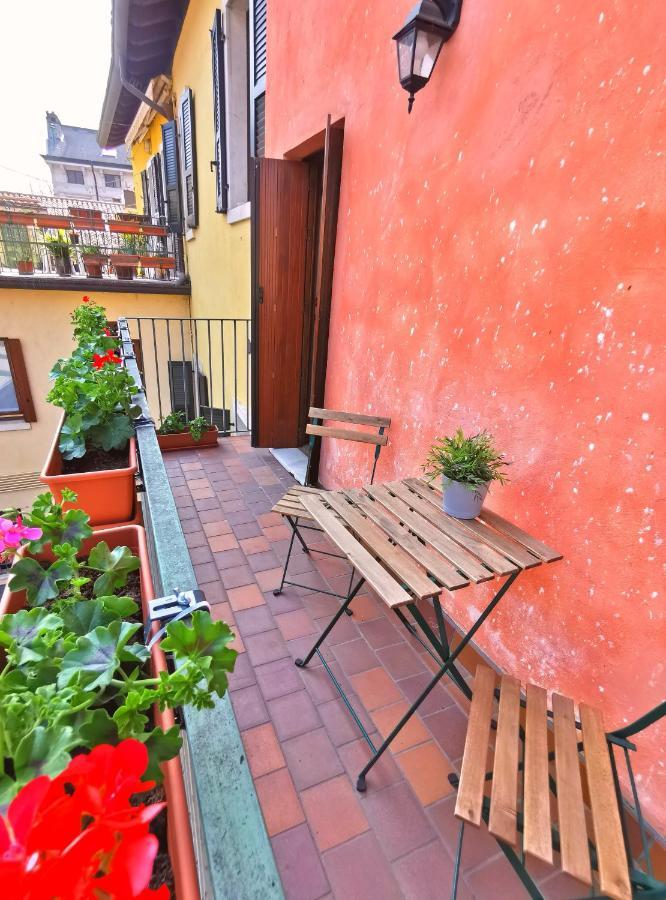 Old Town Apartment With Terrace - Live Love Lake Πεσκιέρα ντελ Γκάρντα Εξωτερικό φωτογραφία